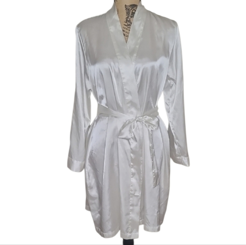 Morgan Taylor Intimates Ivory Short Satin Belted Robe